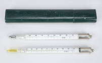 pair of maximum and minimum thermometers