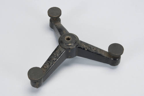 tripod base for laboratory support